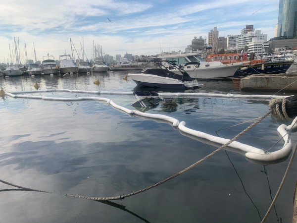 Una embarcación deportiva se hundió en el puerto de Punta del Este