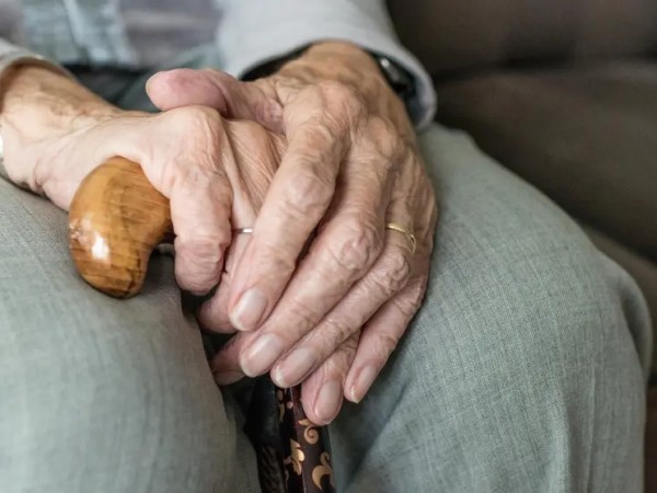 Ancianos víctimas del cuento del tío; estafadores se hicieron de casi un millón de pesos