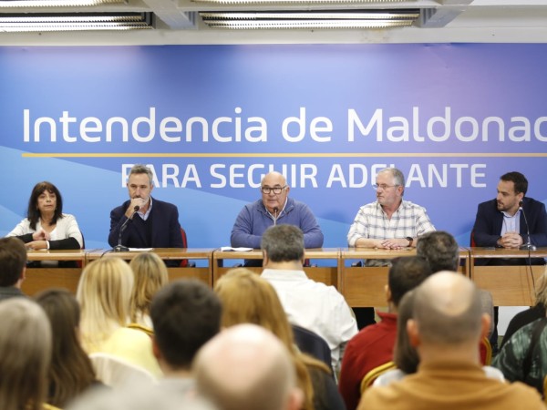 Intendente Abella: "No voy a sentir como una traición" que el Frente Amplio no vote el Presupuesto
