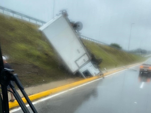 camión,volcó,ruta,Interbalnearia