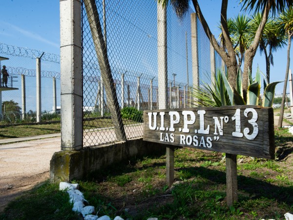 Reclusas prendieron fuego una celda en cárcel Las Rosas y hubo personas heridas