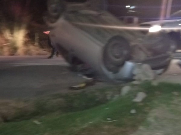 Un auto volcó en balneario Buenos Aires luego de chocar contra otro vehículo