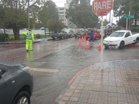 Siniestro en 18 de Julio y Burnett: vecinos reclaman que no se respeta señalización en el cruce