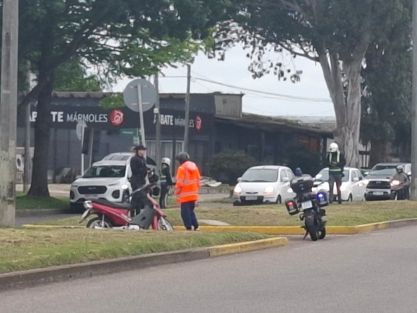 Choque entre dos motos dejó una mujer lesionada en barrio San Francisco