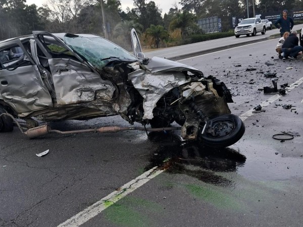 Dos heridos graves siguen en CTI y una mujer espera cirugía tras siniestro en ruta Interbalnearia