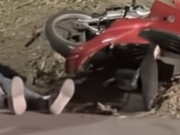 Choque entre auto y moto dejó un motociclista lesionado