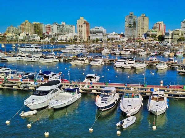 grupo gamma, punta del este, puerto