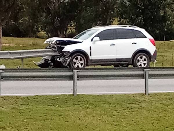 Un automóvil chocó contra el guardarraíl en ruta 39 y Perimetral