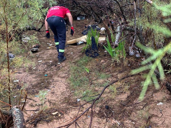 Retiraron campamento ilegal en Playa Mansa tras denuncia de vecinos