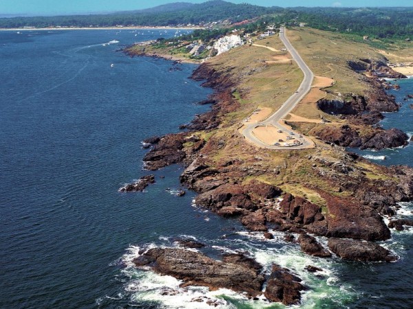 Ministerio de Ambiente hizo oficial su rechazo al proyecto inmobiliario en Punta Ballena y brindará una conferencia