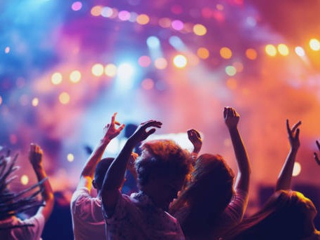 Intendencia multó a resto pub de Punta del Este por fiesta clandestina