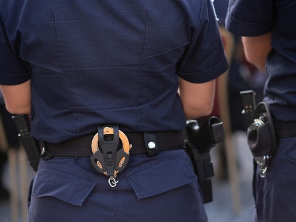 Un delincuente olvidó su billetera en el apartamento que robó: fue imputado con cárcel por rapiña y hurto