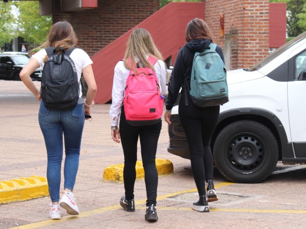 Se volcarán más de $55 millones para garantizar transporte gratuito a estudiantes