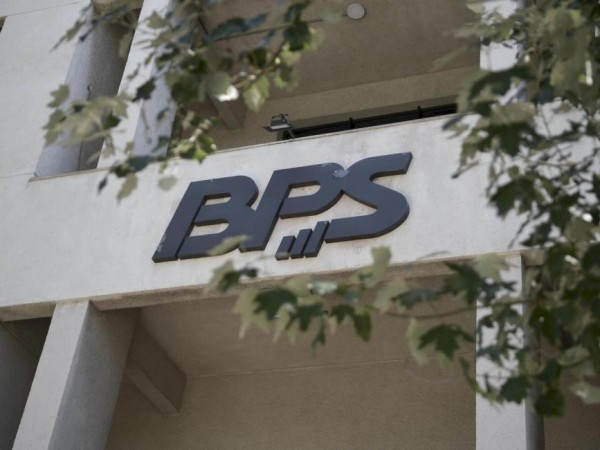 Cada vez hay más personas cobrando prestaciones y menos en edad de trabajar, advirtió presidenta del BPS