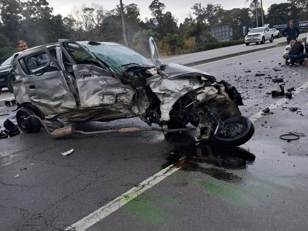 Violento choque entre dos automóviles en ruta Interbalnearia