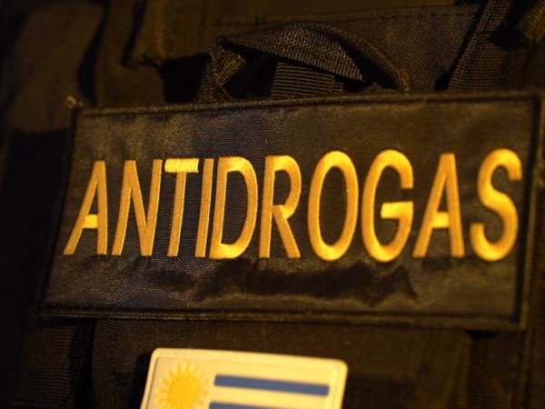 Llevaba 53 dosis de cocaína, vio a la Policía, intentó deshacerse de un paquete pero lo atraparon