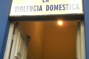 Golpeó a su ex mujer y le destrozó los muebles