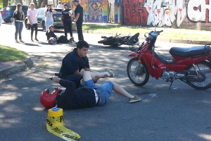 Otro choque de motos con heridos