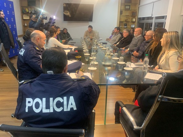 Vecinos del barrio Hipódromo se reunieron con Mides, Intendencia y Policía por refugio de ruta 39