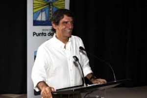 Laventure cambia lanzamiento de acto a pedido de Lacalle Pou