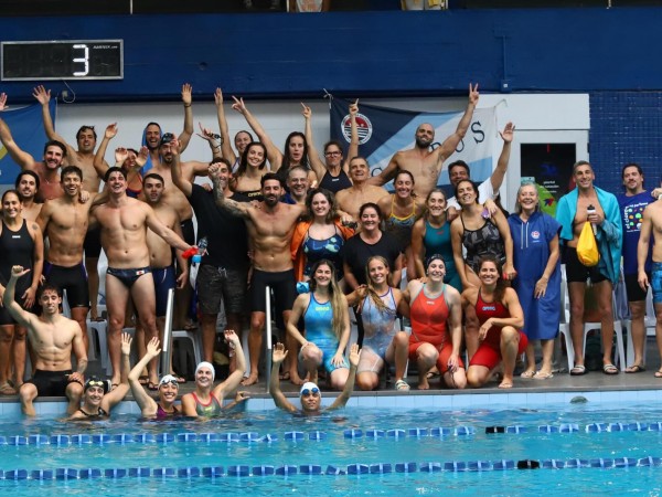 Plantel de natación de Maldonado se coronó campeón PreMáster y batió cinco récords nacionales