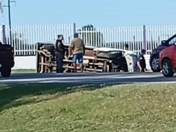 Un camión volcó en la Ruta 39