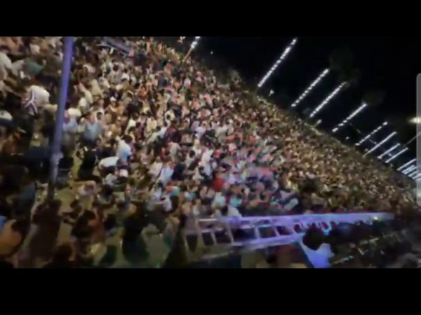 Así fue la multitudinaria fiesta en la rambla de Piriápolis: miles de personas festejaron Año Nuevo al ritmo de un DJ