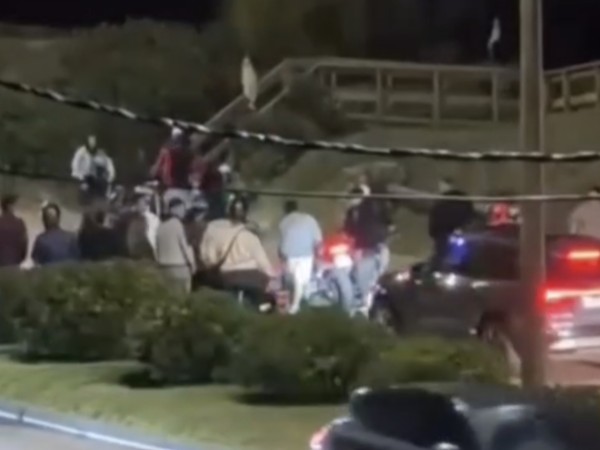 Descontrol en Parada 23 de Playa Mansa: siniestros, motos en canteros y tránsito colapsado