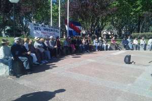 Vecinos de San Carlos realizaron última marcha por el hospital; insistirán en el Senado