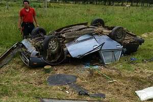 Conductor alcoholizado volcó espectacularmente y resultó ileso