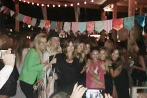 Pampita con amigas se fue a romper la noche; festeja la separación