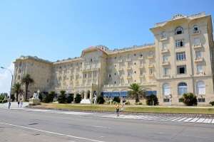 Se confirmó la prórroga hasta junio del llamado a licitación para remodelar y explotar el Argentino Hotel de Piriápolis