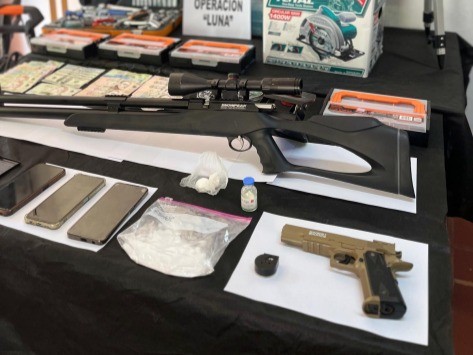 Cayó un hombre tras allanamientos en Maldonado: armas, drogas y objetos robados incautados