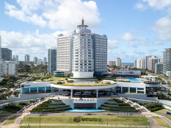 Grupo brasileño analiza comprar Enjoy Punta del Este y entra en competencia por el control del complejo