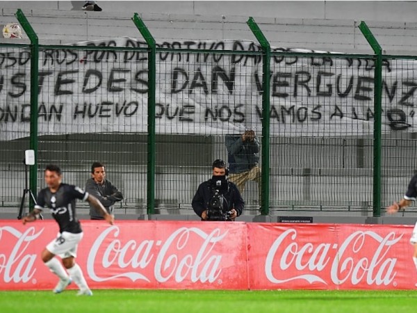 DeportivoMaldonado,pancarta,molestia,hinchas,