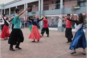 Escuela de Danza participa del Día Internacional del Folclore