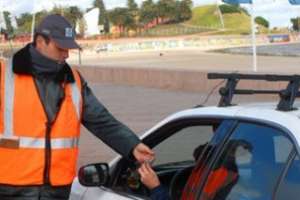 Otro hombre a trabajo comunitario