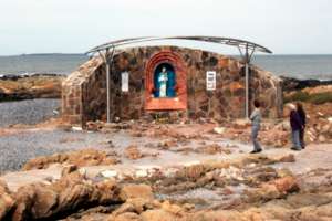Algunos hablan de “milagro”: rescataron a la Virgen que se había llevado el temporal  