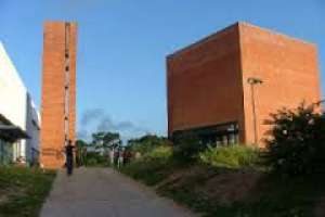 Estudiantes de Educación Social de Maldonado se movilizan ante el posible
cierre de dicha carrera en el CERP