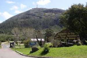 Una persona cayó en el cerro Pan de Azúcar cuando bajaba por un lugar inhabilitado; no tenía heridas graves y fue ubicado por celular