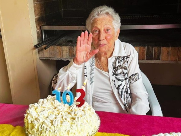 Su hobby, Olga Burghi de scasso, 103 años, velitas,