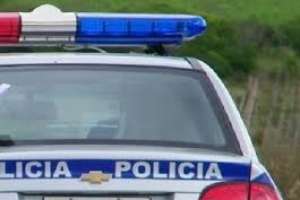 A golpes de puño y con amenaza de arma blanca robaron a una mujer en la calle