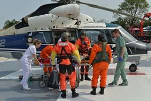 Fuerza Aérea rescató a tripulante herido de  un pesquero