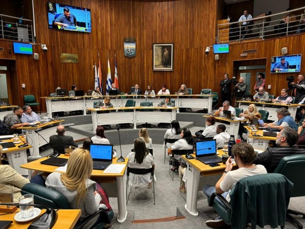 Junta Departamental brindó anuencia a la Intendencia para concesionar paradores de playa por 10 años y otros por 5 años prorrogables por 5 más