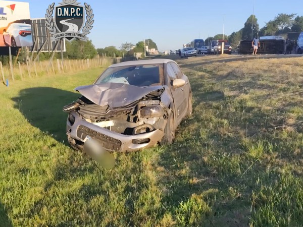 Choque frontal y vuelco en Ruta Interbalnearia dejó una persona lesionada