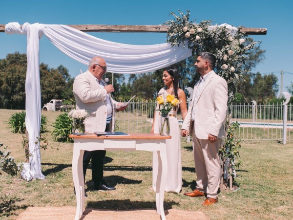 Abella ofició su primera boda como intendente