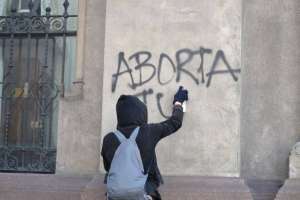 Infante: minorías feministas radicales pertenecen a la izquierda y son de origen comunista