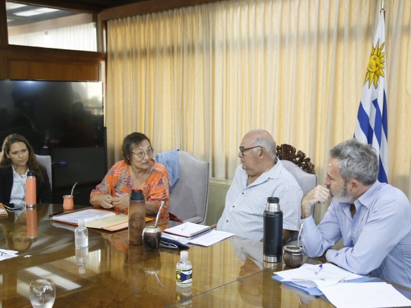 “Este Ejecutivo promueve políticas públicas en materia de memoria”: reunión en la Intendencia de Maldonado tras declaratoria de Paseo San Fernando como Sitio de Memoria