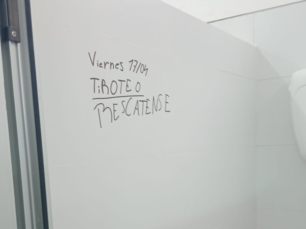 Pintada en el Liceo Departamental: “Viernes 17/4 TIROTEO RESCATENSE”; quienes no concurran no tendrán falta