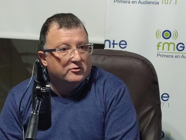 Analista de mercados financieros alertó que una mala comunicación sobre el dólar puede generar temor en los ahorristas y advirtió por el endeudamiento de los uruguayos